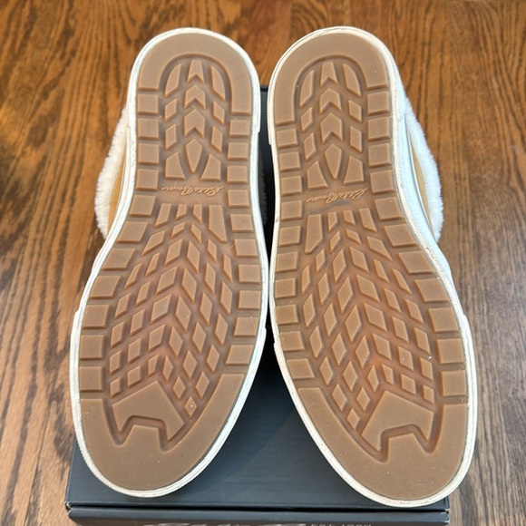 Eddie Bauer furry slides/mules - Picture 2 of 8